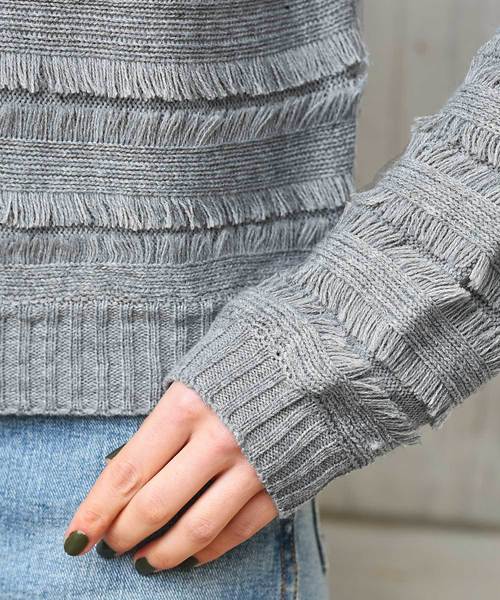 Luz Llena（ラズレナ）の「フリンジボーダーニットトップス（ニット/セーター・レディース・オフホワイト/杢グレー/パープル・MEDIUM）」の7枚目の写真