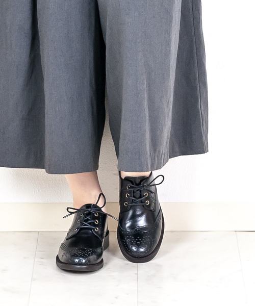 TODAY'S（トゥデイズ）の「TODAY'S トゥデイズ  3ホールウイングチップメダリオンオックスフォードシューズ（ドレスシューズ・レディース・ブラック/チョコ/キャメル・23.5cm）」の2枚目の写真