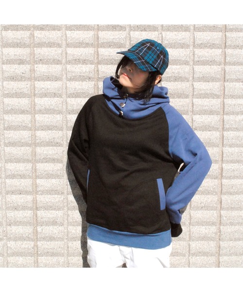 BEATJIVE（ビートジャイブ）の「ウッドボタンボリュームネックプルオーバースウェットパーカー レディース（パーカー・レディース・ブラック/杢グレー/オフホワイト/ネイビー/ブラック系その他/ネイビー系・2/3）」の4枚目の写真