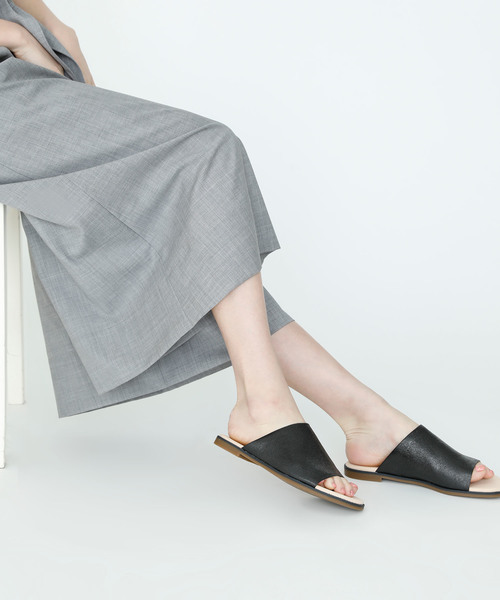 Clarks(クラークス)の「Bay Petal / ベイペタル (ブラックインタレスト)(サンダル・レディース・ブラック・4/6/3/5/5.5/4.5/3.5)」の5枚目の写真