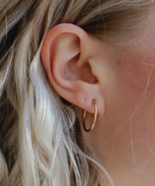 ieLS（イエルズ）の「金属アレルギー対応 「ieLS」ステンレス　シンプルサークルイヤリング（イヤリング・レディース・シルバー/ゴールド/ピンク・ONE SIZE）」の7枚目の写真