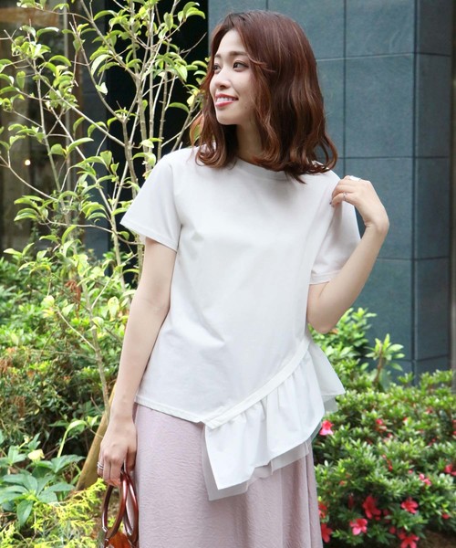 HER CLOSET（ハークローゼット）の「【HERCLOSET】アシメフリルTシャツ（Tシャツ/カットソー・レディース・ホワイト/ブラック/ネイビー/グレー/カーキ/キャメル・M）」の2枚目の写真