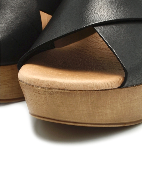 Khaju(カージュ)の「BIANCA:クロスサンダル(サンダル・レディース・ブラック/キャメル・35/38/36/37)」の6枚目の写真