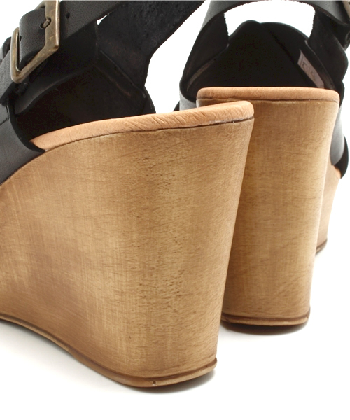 Khaju(カージュ)の「BIANCA:クロスサンダル(サンダル・レディース・ブラック/キャメル・35/38/36/37)」の10枚目の写真