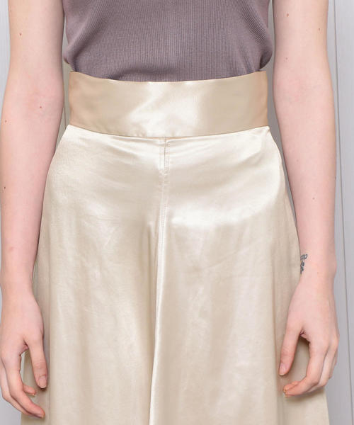 H　BEAUTY&YOUTH UNITED ARROWS（エイチビューティーアンドユースユナイテッドアローズ）の「＜H＞WET SATIN FLARE SKIRT/スカート（スカート・レディース・ネイビー/ダークグレー/ナチュラル・MEDIUM/SMALL）」の8枚目の写真