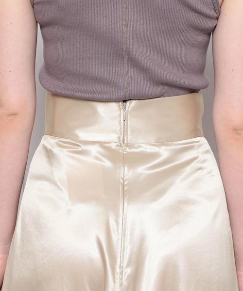 H　BEAUTY&YOUTH UNITED ARROWS（エイチビューティーアンドユースユナイテッドアローズ）の「＜H＞WET SATIN FLARE SKIRT/スカート（スカート・レディース・ネイビー/ダークグレー/ナチュラル・MEDIUM/SMALL）」の7枚目の写真