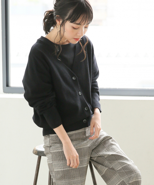 LOWRYS FARM（ローリーズファーム）の「ウスモチモチＶネックカーディガン　841673（カーディガン/ボレロ・レディース・アイボリー/ブラック/グレー/ベージュ/レッド・FREE）」の3枚目の写真