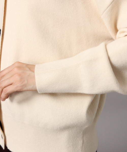 LOWRYS FARM（ローリーズファーム）の「ウスモチモチＶネックカーディガン　841673（カーディガン/ボレロ・レディース・アイボリー/ブラック/グレー/ベージュ/レッド・FREE）」の8枚目の写真