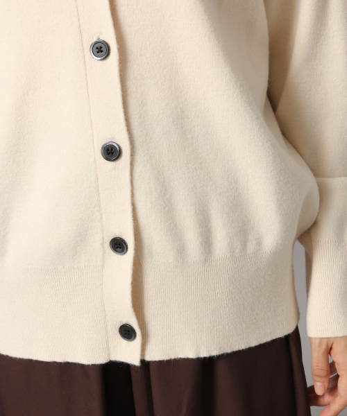 LOWRYS FARM（ローリーズファーム）の「ウスモチモチＶネックカーディガン　841673（カーディガン/ボレロ・レディース・アイボリー/ブラック/グレー/ベージュ/レッド・FREE）」の11枚目の写真