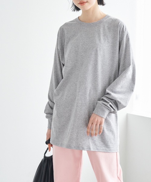 FRUIT OF THE LOOM（フルーツオブザルーム）の「【FRUIT OF THE LOOM フルーツオブザルーム】レディース オーバーサイズ クルーネック 長袖 Tシャツ（Tシャツ/カットソー・レディース・ホワイト/ブラック/チャコール/ブラウン系その他/ナチュラル/パープル/マルーン/ヘザーグレー/ネイビー・S/M/L）」の4枚目の写真