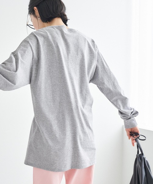 FRUIT OF THE LOOM（フルーツオブザルーム）の「【FRUIT OF THE LOOM フルーツオブザルーム】レディース オーバーサイズ クルーネック 長袖 Tシャツ（Tシャツ/カットソー・レディース・ホワイト/ブラック/チャコール/ブラウン系その他/ナチュラル/パープル/マルーン/ヘザーグレー/ネイビー・S/M/L）」の18枚目の写真