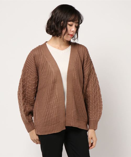 STYLEBLOCK(スタイルブロック)の「袖アラン柄ざっくりビッグシルエットケーブルカーディガン(カーディガン/ボレロ・レディース・ブラウン系その他/ピンク系その他/アイボリー/ブラック・M)」の9枚目の写真