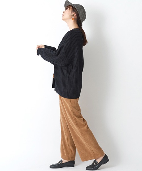 STYLEBLOCK(スタイルブロック)の「袖アラン柄ざっくりビッグシルエットケーブルカーディガン(カーディガン/ボレロ・レディース・ブラウン系その他/ピンク系その他/アイボリー/ブラック・M)」の7枚目の写真