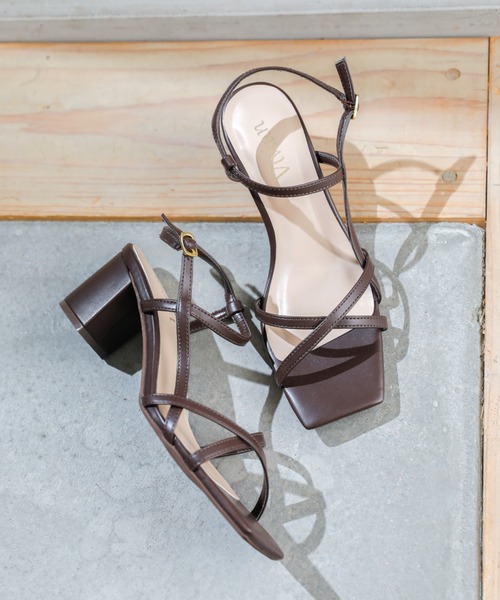 VIVIAN（ヴィヴィアン）の「スクエアトゥ華奢クロスストラップデザインサンダル（サンダル・レディース・ホワイト/ブラック/キャメル/パイソン/ベージュ系その他6/グレー系その他7/ダークブラウン・S/M/L/LL）」の5枚目の写真