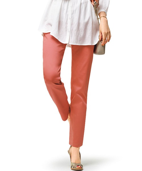 BELLUNA PLUS（ベルーナ）の「ヒンヤリ速乾綿サテンストレッチカラーパンツ股下７４cm（その他パンツ・レディース・コーラル/オフホワイト/ブラック/ライトベージュ/グレー系その他/モカ/ミント/イエロー/ラベンダー/アイボリー/セージグリーン/コーラルピンク/エメラルド/ライトイエロー/グリーン系その他・SMALL/MEDIUM/LARGE/X-LARGE）」の14枚目の写真