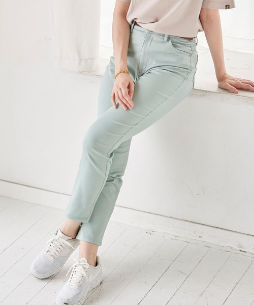 BELLUNA PLUS（ベルーナ）の「ヒンヤリ速乾綿サテンストレッチカラーパンツ股下７４cm（その他パンツ・レディース・コーラル/オフホワイト/ブラック/ライトベージュ/グレー系その他/モカ/ミント/イエロー/ラベンダー/アイボリー/セージグリーン/コーラルピンク/エメラルド/ライトイエロー/グリーン系その他・SMALL/MEDIUM/LARGE/X-LARGE）」の9枚目の写真