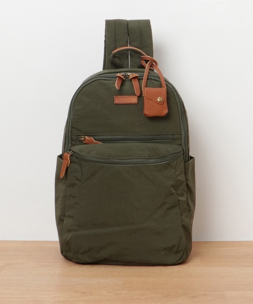 toleur(トーラ)の「【toleur】リンクルナイロンC/カウレザーリュック/11705(バックパック/リュック・レディース・ライトグレー/ブラック/カーキ・FREE)」の3枚目の写真