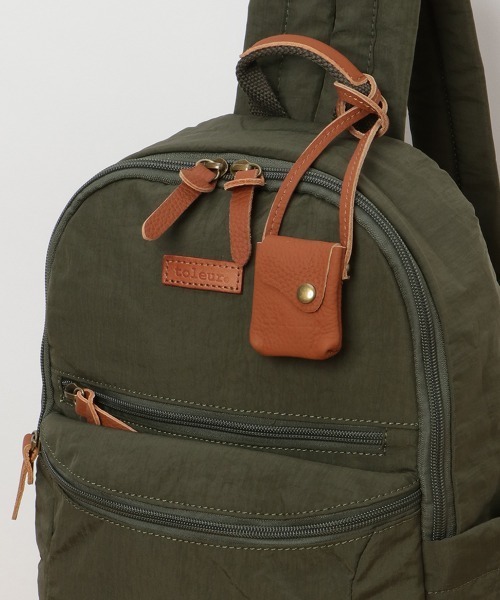 toleur(トーラ)の「【toleur】リンクルナイロンC/カウレザーリュック/11705(バックパック/リュック・レディース・ライトグレー/ブラック/カーキ・FREE)」の7枚目の写真