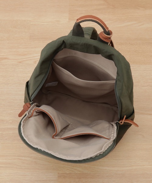 toleur(トーラ)の「【toleur】リンクルナイロンC/カウレザーリュック/11705(バックパック/リュック・レディース・ライトグレー/ブラック/カーキ・FREE)」の6枚目の写真