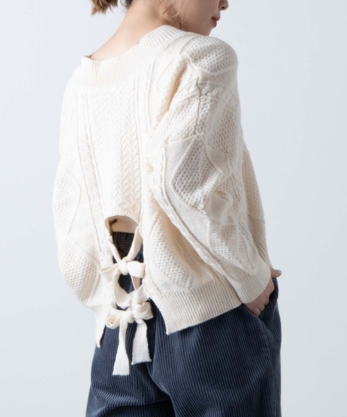 WEGO（ウィゴー）の「WEGO/バックリボンVネックセーター（ニット/セーター・レディース・ブラック/カーキ/アイボリー・FREE）」の2枚目の写真