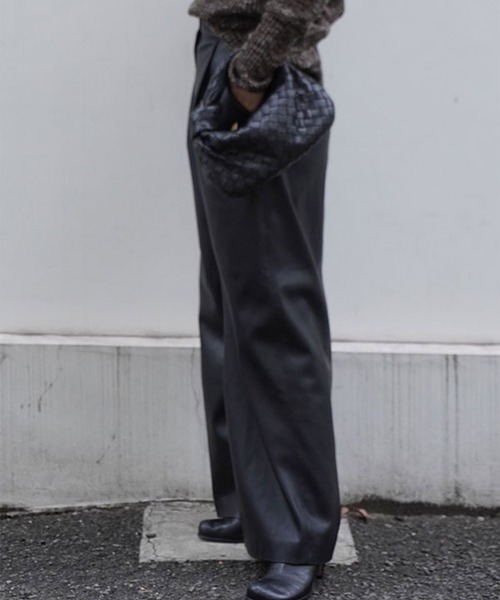 etre tokyo フェイクレザーパンツ