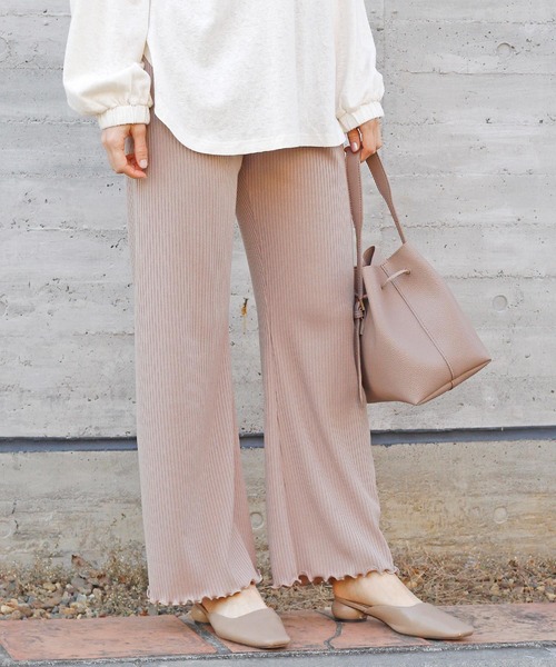 Crisp（クリスプ）の「リブメロウフレアパンツ（その他パンツ・レディース・アイボリー/ピンクベージュ・FREE）」の4枚目の写真