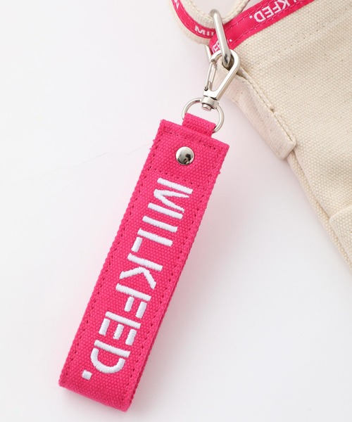 MILKFED.（ミルクフェド）の「LOGO TAPE SHOULDER BAG（ショルダーバッグ・レディース・ホワイト/ブラック/レッド/ピンク・ONE SIZE）」の6枚目の写真