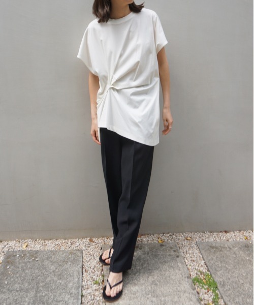 AZUL ENCANTO(アズールエンカント)の「センタープレスパンツ(その他パンツ・レディース・ホワイト/ブラック/ベージュ/パープル/イエロー/ブルー・FREE)」の16枚目の写真