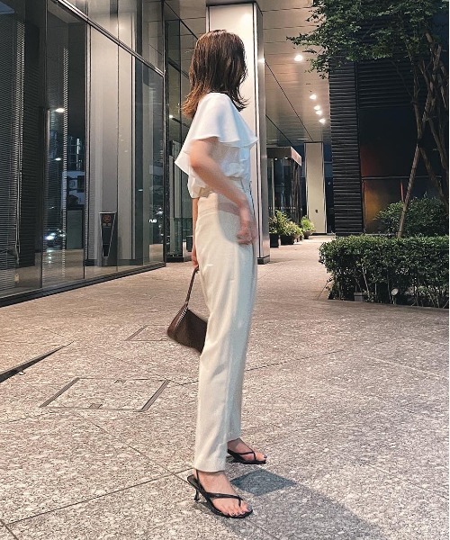 AZUL ENCANTO(アズールエンカント)の「センタープレスパンツ(その他パンツ・レディース・ホワイト/ブラック/ベージュ/パープル/イエロー/ブルー・FREE)」の21枚目の写真