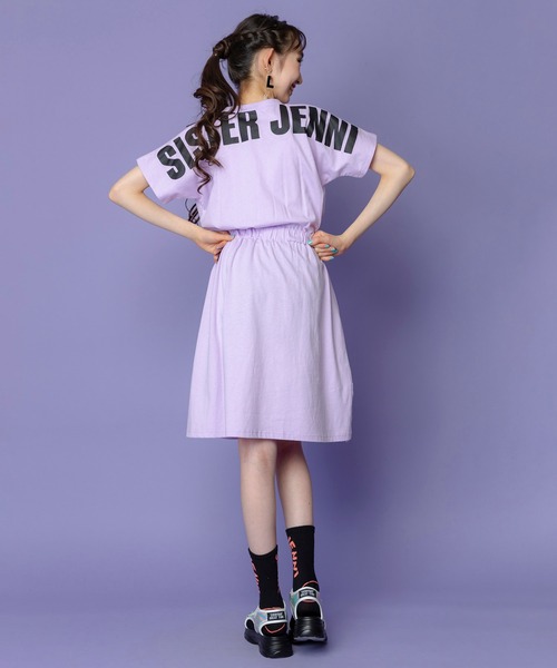 SISTER JENNI（SISTER JENNI）の「バックビッグロゴワンピース（ワンピース・キッズ・ブラック/ラベンダー・130cm/140cm/150cm/160cm）」の3枚目の写真