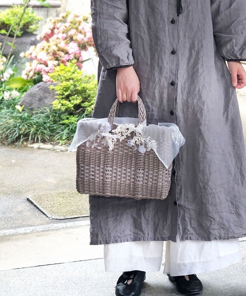 m.soeur（エムスール）の「【ZOZO限定】スズランレースのメルカドバッグ＊（ハンドバッグ・レディース・ベージュ/グレー・FREE）」の8枚目の写真