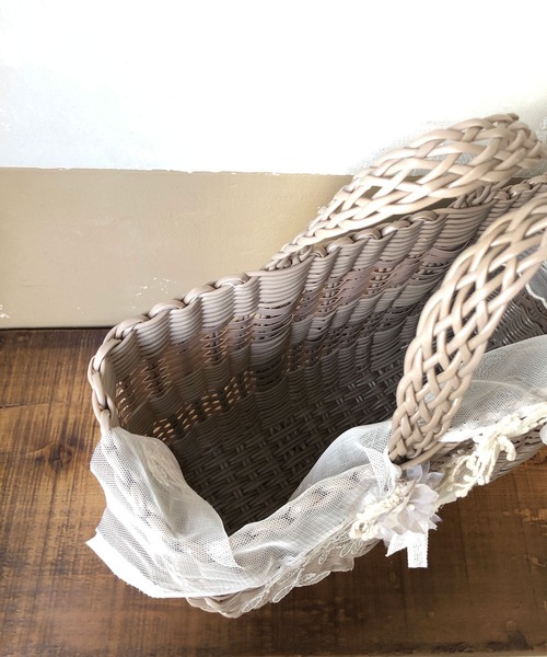 m.soeur（エムスール）の「【ZOZO限定】スズランレースのメルカドバッグ＊（ハンドバッグ・レディース・ベージュ/グレー・FREE）」の7枚目の写真