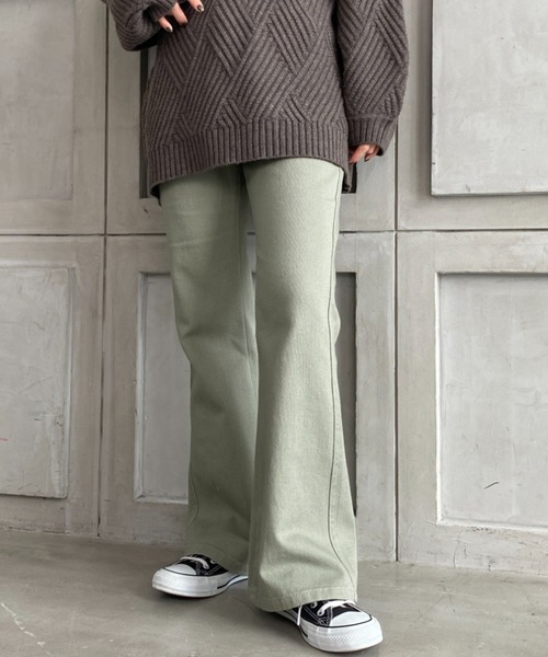 moment+（モーメントプラス）の「カラーヘビーツイル＆デニムフレアパンツ（デニムパンツ・レディース・オフホワイト/アイボリー/グレイッシュベージュ/カーキ/ブラウン/インディゴブルー/サックスブルー/ブルー/ブラック・S/M/L）」の6枚目の写真