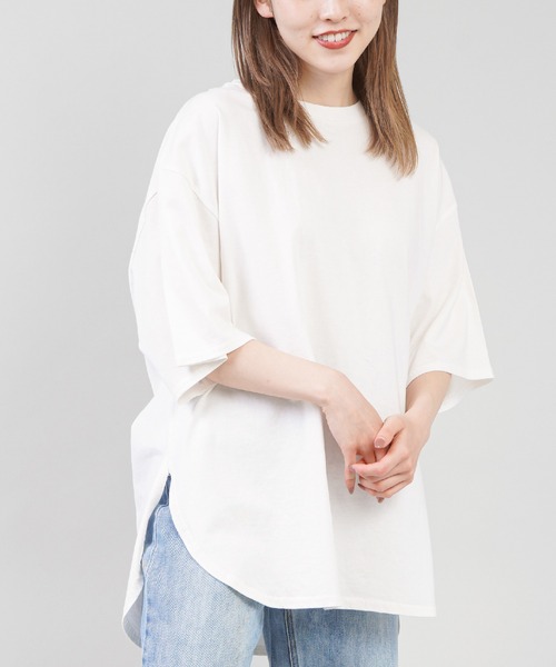 SPINNS（スピンズ）の「【ゆったりシルエット】サイドスリットデザイン 無地ビッグTシャツ（Tシャツ/カットソー・レディース・チャコール/ベージュ/ブラック/カーキ/オフホワイト/モカ・ONESIZE）」の9枚目の写真