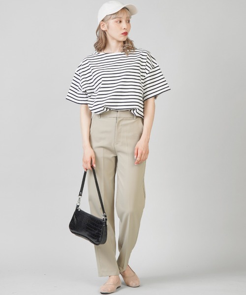 SPINNS（スピンズ）の「【ゆったりシルエット】ボーダー半袖カットソー（Tシャツ/カットソー・レディース・ブラック×ホワイト/グレイッシュベージュ/ネイビー・ONESIZE）」の21枚目の写真