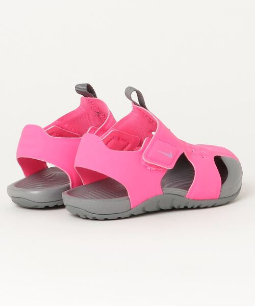 NIKE(ナイキ)の「NIKE/ナイキ サンレイプロテクト2DTV キッズサンダル 943827-605(サンダル・キッズ・ピンク・15.0cm/16.0cm/13.0cm/14.0cm)」の2枚目の写真