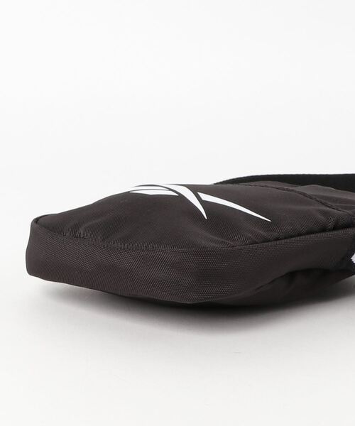 Reebok（リーボック）の「MYTシティバッグ / MYT City Bag（ショルダーバッグ・メンズ・ブラック・FREE）」の3枚目の写真