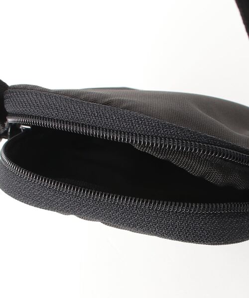 Reebok（リーボック）の「MYTシティバッグ / MYT City Bag（ショルダーバッグ・メンズ・ブラック・FREE）」の4枚目の写真