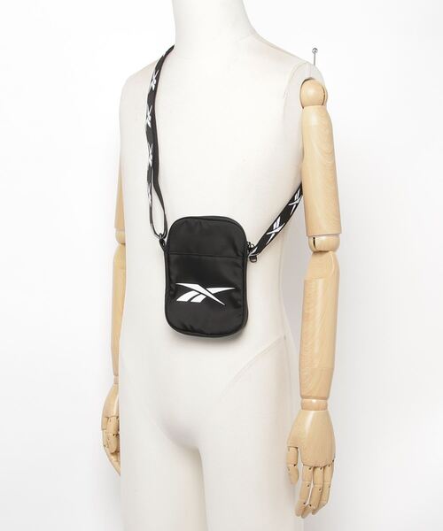 Reebok（リーボック）の「MYTシティバッグ / MYT City Bag（ショルダーバッグ・メンズ・ブラック・FREE）」の2枚目の写真