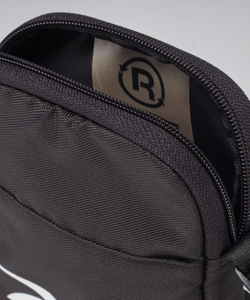 Reebok（リーボック）の「MYTシティバッグ / MYT City Bag（ショルダーバッグ・メンズ・ブラック・FREE）」の5枚目の写真