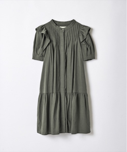 REDYAZEL（レディアゼル）の「ラッフルショルダーミニワンピース（ワンピース・レディース・ベージュ/グリーン/ネイビー・SMALL/MEDIUM）」の2枚目の写真