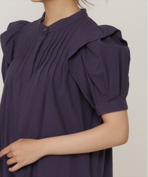 REDYAZEL（レディアゼル）の「ラッフルショルダーミニワンピース（ワンピース・レディース・ベージュ/グリーン/ネイビー・SMALL/MEDIUM）」の7枚目の写真