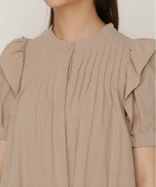 REDYAZEL（レディアゼル）の「ラッフルショルダーミニワンピース（ワンピース・レディース・ベージュ/グリーン/ネイビー・SMALL/MEDIUM）」の14枚目の写真