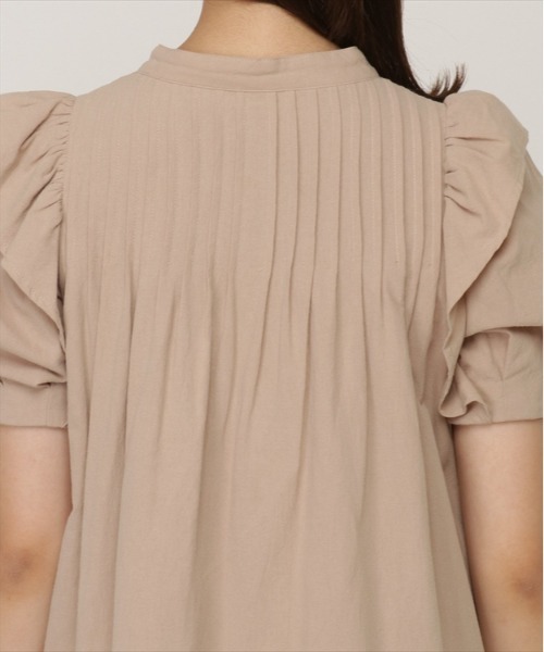 REDYAZEL（レディアゼル）の「ラッフルショルダーミニワンピース（ワンピース・レディース・ベージュ/グリーン/ネイビー・SMALL/MEDIUM）」の17枚目の写真