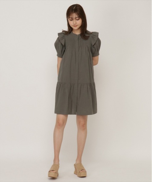 REDYAZEL（レディアゼル）の「ラッフルショルダーミニワンピース（ワンピース・レディース・ベージュ/グリーン/ネイビー・SMALL/MEDIUM）」の18枚目の写真