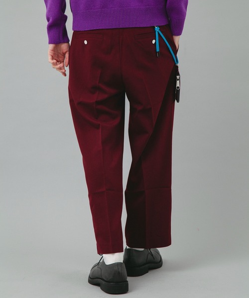VIKTOR&ROLF（ヴィクター&ロルフ）の「VIKTOR&ROLF(ヴィクター＆ロルフ)カスタムキークロップドパンツ/CUSTOM KEY TROUSERS（その他パンツ・メンズ・バーガンディー・46/48/50）」の4枚目の写真
