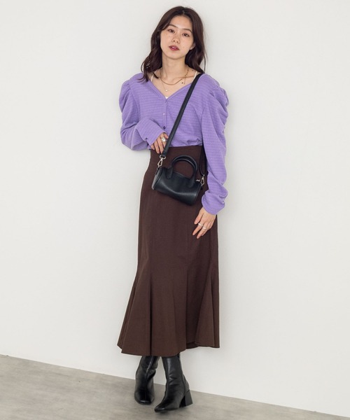 w closet（ダブルクローゼット）の「シャーリングスリーブVネックカーディガン（カーディガン/ボレロ・レディース・ブラック/パープル/オフホワイト/ブラウン/グリーン・FREE）」の17枚目の写真