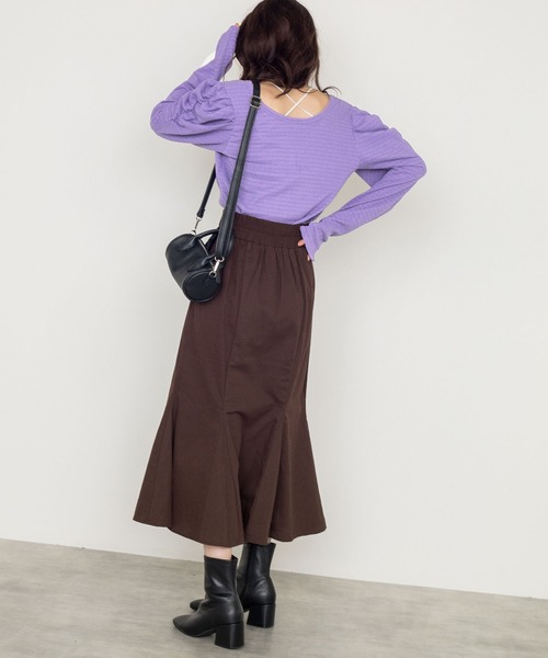 w closet（ダブルクローゼット）の「シャーリングスリーブVネックカーディガン（カーディガン/ボレロ・レディース・ブラック/パープル/オフホワイト/ブラウン/グリーン・FREE）」の20枚目の写真