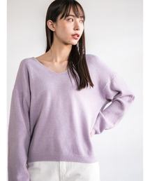 Vネックふんわりニット