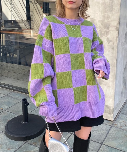 WHO'S WHO gallery（フーズフーギャラリー）の「チェッカー／ボーダー切り替えビッグニット（ニット/セーター・レディース・ブラック/パープル/ブラウン/サックスブルー/ライム/ホワイト×ブルー/ホワイト×ライム・FREE）」の7枚目の写真